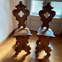 Particolari sedie vintage in legno