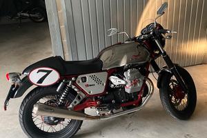 Moto guzzi V7 racer