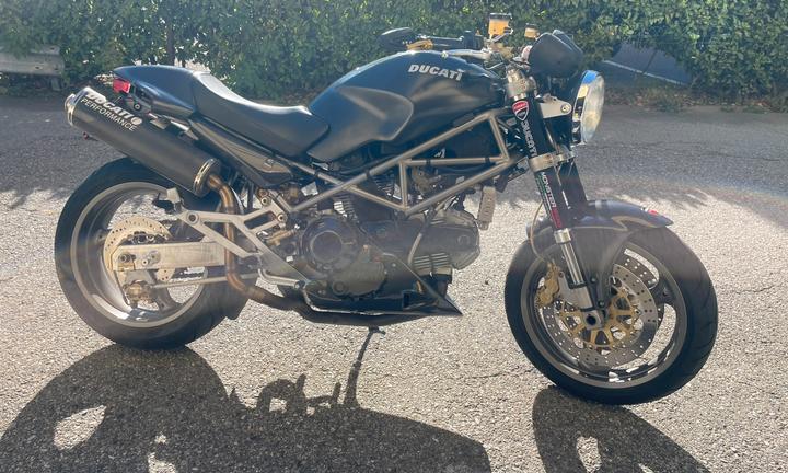 Ducati monster 900