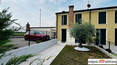 Elegante villetta a schiera in zona esclusiva