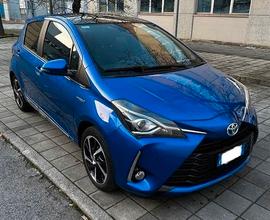 Toyota Yaris Full-Hybrid (Total Blue)