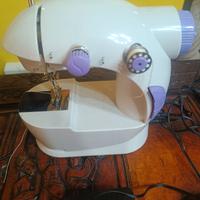 mini macchina da cucire funzionante