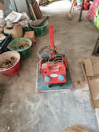 macchina batti piastrelle 