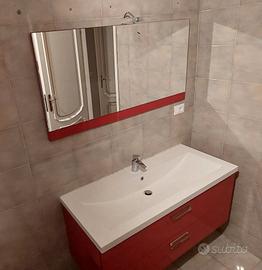 lavabo bagno con specchio e colonna