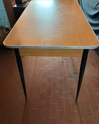 Tavolo in formica e metallo vintage
