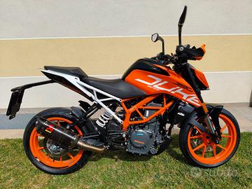 MOTO KTM 390 DUKE