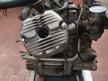 Motore Honda 500cx completo di carburatori