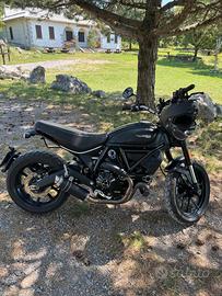 Ducati Scrambler Icon Dark 800 -