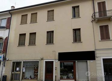 Immobile in asta di 350 m² con 2 locali a Feltre