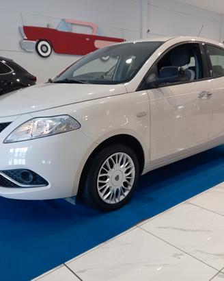 Lancia Ypsilon 1.2 69 CV 5 porte 77000 km Neopaten