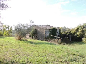 Rustico / Casale di 350 m² con 1 locale a Penna in
