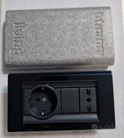 Placca 4724NR supporto 4744 shuko e bipasso ORIGIN