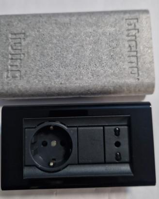 Placca 4724NR supporto 4744 shuko e bipasso ORIGIN