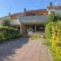 VILLA A SCHIERA A ANZIO