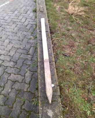 Sostegni in legno per orto o giardino