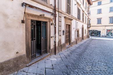 NEGOZIO A VITERBO