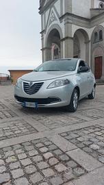 Lancia y