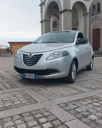 Lancia y