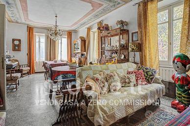 Villa di 250 m² con più di 5 locali a Torriglia