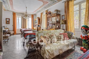 Villa di 250 m² con più di 5 locali a Torriglia