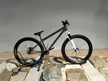 Dirt Evil – allestimento top con forcella Manitou