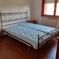 Sponde del letto con materasso