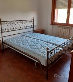 Sponde del letto con materasso