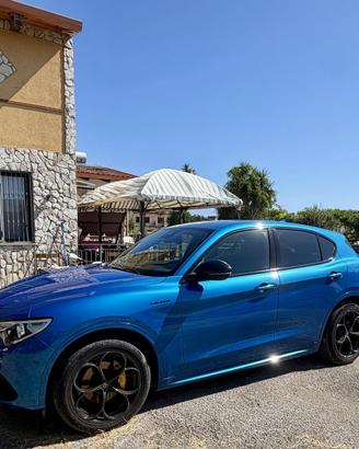 Alfa Romeo Stelvio 2.2 q4 210 cv Veloce blu misano