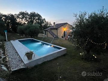 Casale villa con piscina per feste nel pesarese