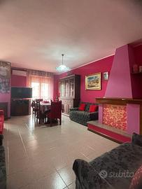 Semi indipendente su due livelli con cortile