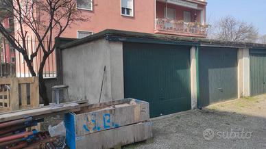 Piccolo box perfetto per moto o magazzino