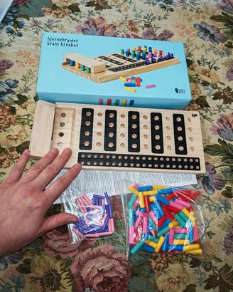 Mastermind, gioco da tavolo per famiglie, bambini e bambine, il