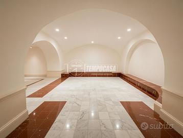 Deposito a Napoli Via Diocleziano 1 locali