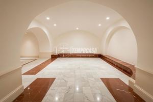 Deposito a Napoli Via Diocleziano 1 locali