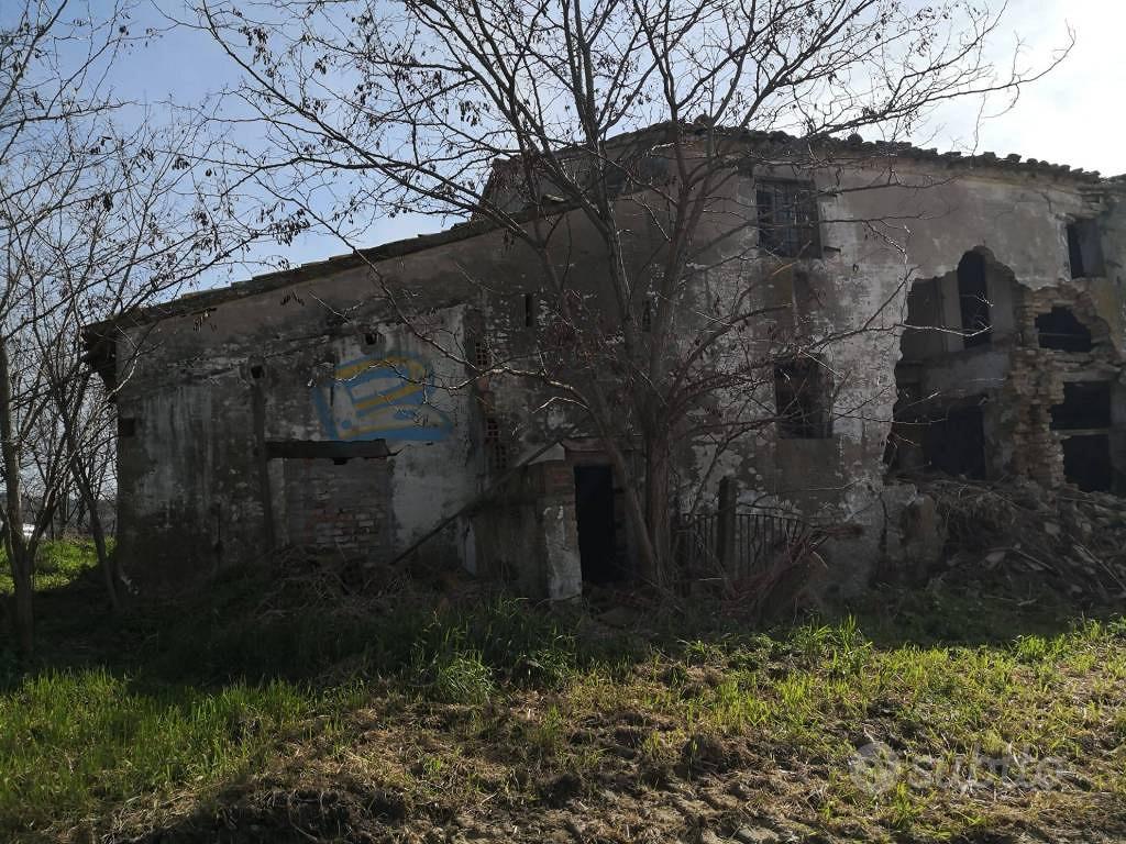 Rustico / Casale di 292 m² con più di 5 locali a T - Vista 3