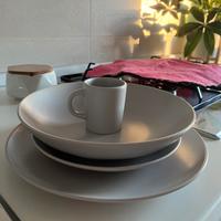 Set piatti + tazzine da caffè
