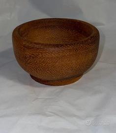 Ciotola in legno in miniatura vintage
