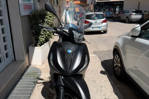 Beverly 300 hpe deep black
