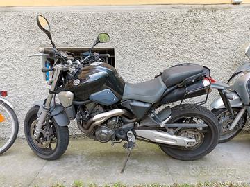 Yamaha MT03 - 660 cm3.