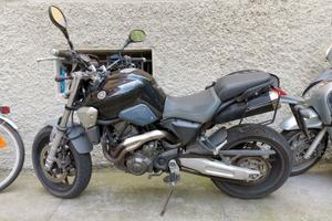 Yamaha MT03 - 660 cm3.