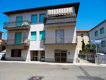 Cecina Mare: subito disponibile 100 mt dal mare