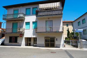 Cecina Mare: subito disponibile 100 mt dal mare