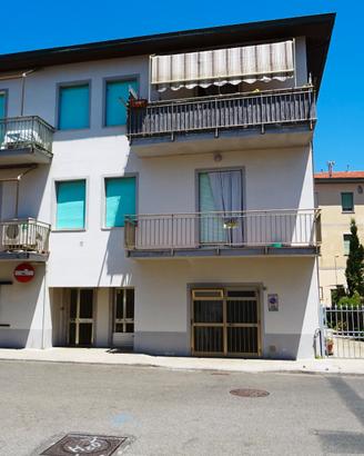 Cecina Mare: subito disponibile 100 mt dal mare