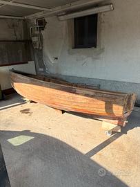 barca in legno da restaurare