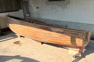 barca in legno da restaurare