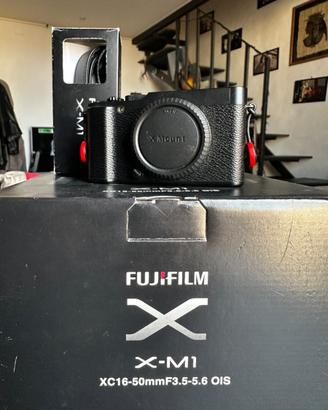 Fuji x-m1 con scatola originale