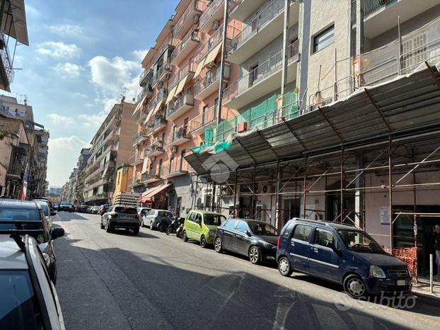 5 LOCALI A NAPOLI