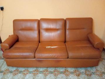 Divano e 2 poltrone in vera pelle, anni 70