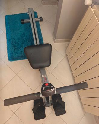 2 Attrezzi Sport in casa : 1 stepper , 1 vogatore