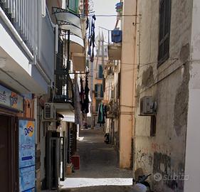 Posti scooter e moto in BOX AL CENTRO STORICO